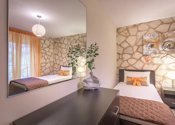 Hotel Limneon 4*