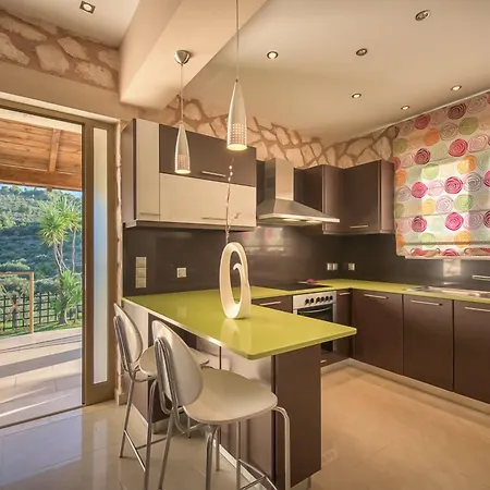 Limneon Szálloda Kerí